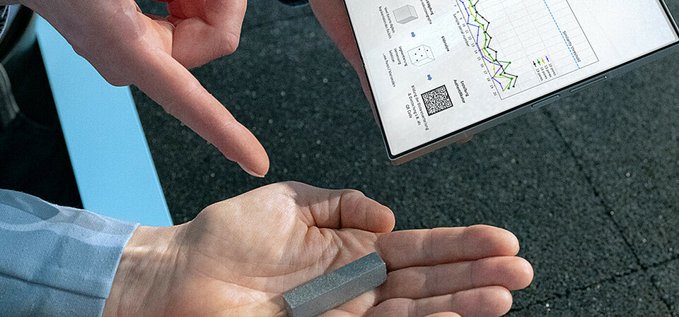 The digital object identifier links product data to real components in a unique and tamper-proof manner. The digital object identifier links product data to real components in a unique and tamper-proof manner.