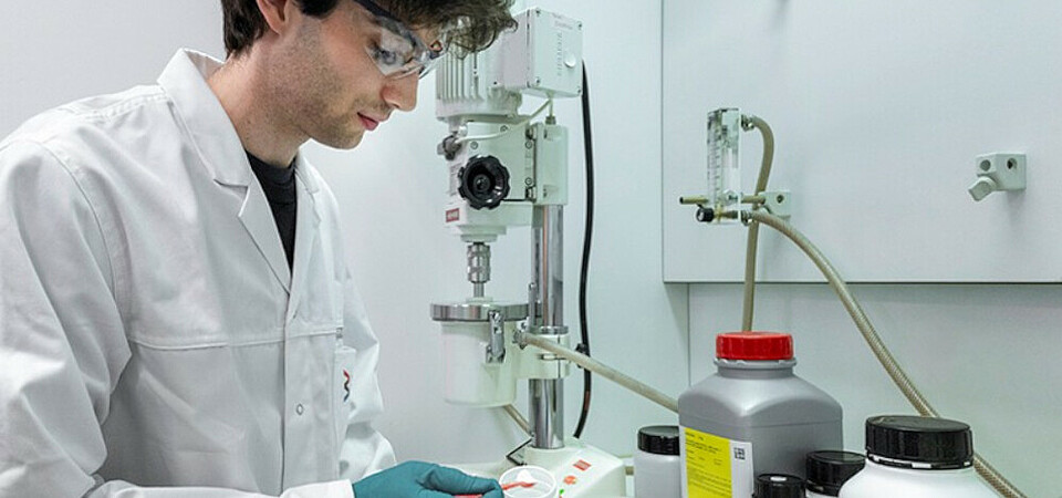 It's all about the right mix. The BAM team is developing special solid electrolytes based on sodium super ionic conductors (NASICON). It's all about the right mix. The BAM team is developing special solid electrolytes based on sodium super ionic conductors (NASICON).