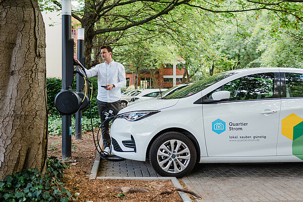 “Fill ’er up!” Berlin has over a 1,800 charging points There are well over 1,800 publicly accessible charging points in Berlin city alone, over 3,000 in Berlin and Brandenburg.