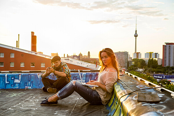 Going it alone together – easier in Berlin. Whether working remote, in a co-working space, or an office, you need a good team to achieve your startup’s vision.