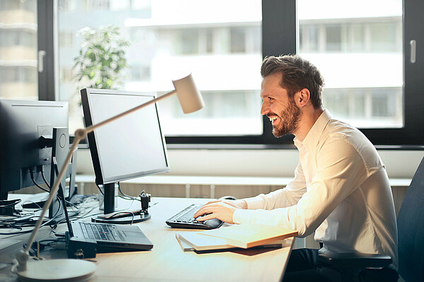 A sales team is happy when it doesn’t have to get creative – Creatext’s AI can help Identifying potential customers can be hard. Finding the right message to reach out to them even harder. That’s where Creatext can help.