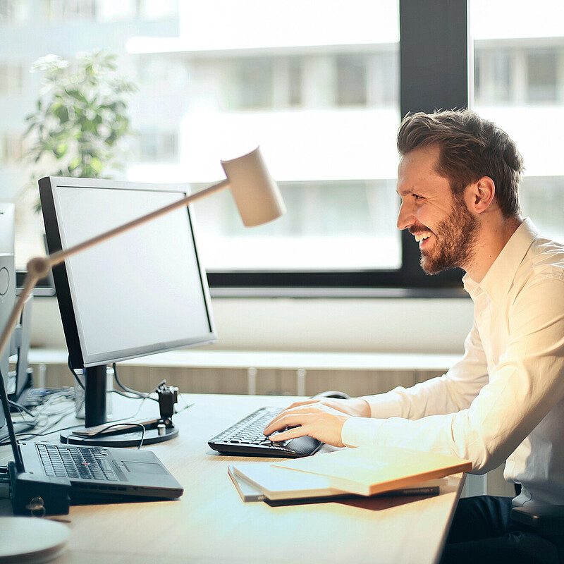 A sales team is happy when it doesn’t have to get creative – Creatext’s AI can help Identifying potential customers can be hard. Finding the right message to reach out to them even harder. That’s where Creatext can help.