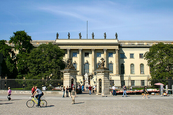 The main building of Humboldt University, the 18th century Prinz-Heinrich-Palais The main building of Humboldt University is the Prinz-Heinrich-Palais, built in Baroque style in the mid-18th century for Prince Henry of Prussia, brother of Frederick the Great.