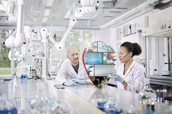 Medical and pharmaceutical innovations, made in Berlin-Brandenburg Labor; image from advertising campaign