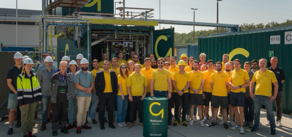 Team C1 presenting the first barrel of methanol from the pilot plant in Leuna. September 02, 2024 - © C1