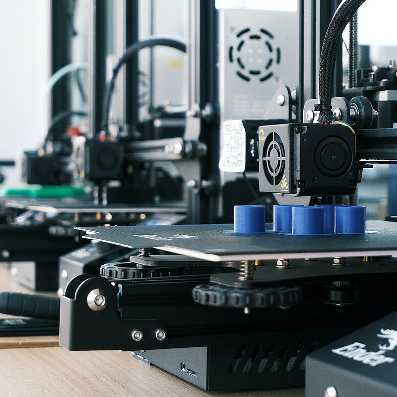 Printing the world – 3D additive manufacturing technology in Berlin. 3D printing, or more accurately additive manufacturing, is an upcoming industry in Berlin.