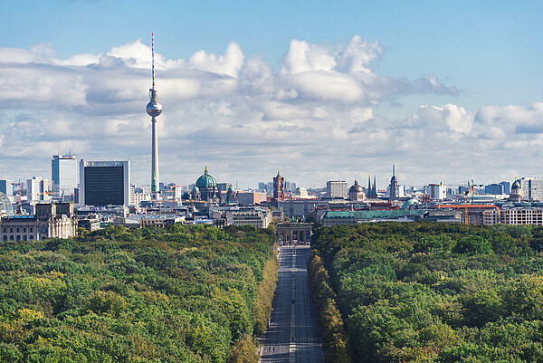 Berlin – A Green City of Opportunity and Ventures The Berlin Partner annual report shows Berlin as a city of growth and success.