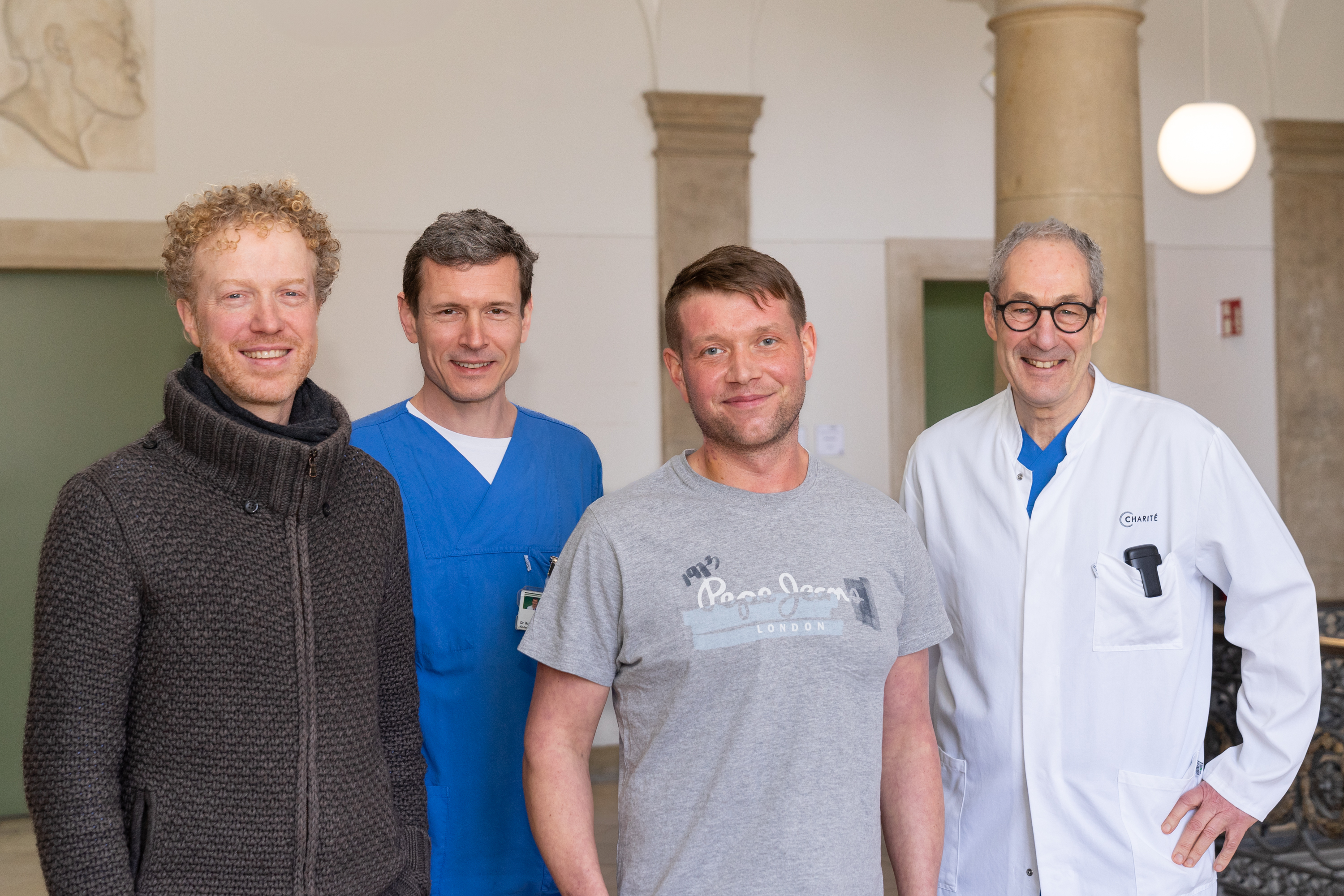 Pediatrician PD Dr. Boris Schmitt, senior physician Dr. Peter Kramer, patient Marcus L., and clinic director Prof. Felix Berger (from left to right). Pediatrician PD Dr. Boris Schmitt, senior physician Dr. Peter Kramer, patient Marcus L., and clinic director Prof. Felix Berger (from left to right).