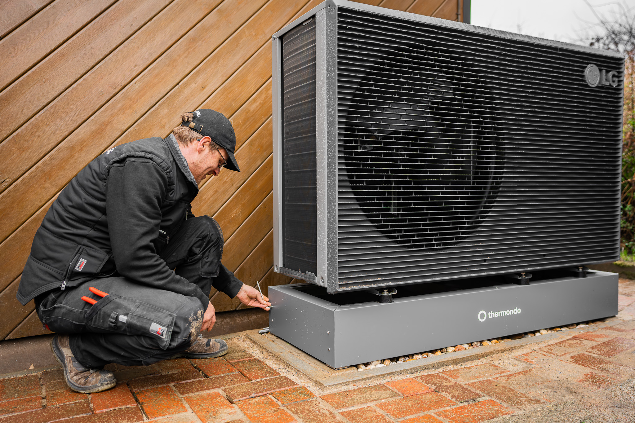 With over 50,000 installed systems and more than 1,000 employees thermondo is a major enabler of Germany's residential energy transition. With over 50,000 installed systems and more than 1,000 employees thermondo is a major enabler of Germany's residential energy transition.